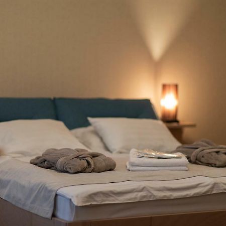 Golden Nugget Apartment Tbilisi Esterno foto